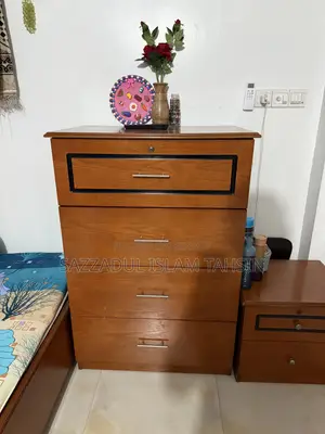 সিঙ্গার ফার্নিচারের সম্পূর্ণ সেট বিক্রি করা হবে।