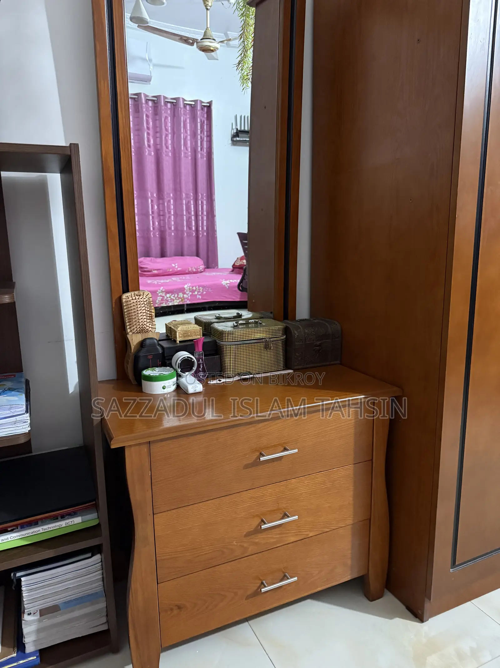 সিঙ্গার ফার্নিচারের সম্পূর্ণ সেট বিক্রি করা হবে।