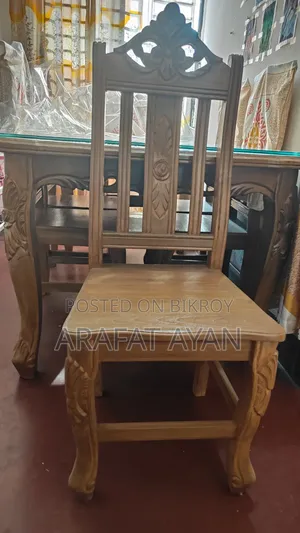 সম্পুর্ন সেগুন কাঠের বানানো ছয়-চিয়ার বিশিষ্ট কিং সাইজ ডাইনিং টেবিল