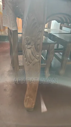 সম্পুর্ন সেগুন কাঠের বানানো ছয়-চিয়ার বিশিষ্ট কিং সাইজ ডাইনিং টেবিল