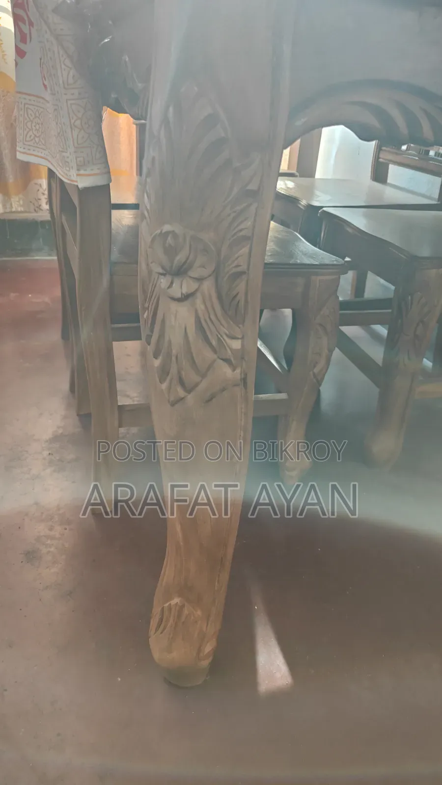 সম্পুর্ন সেগুন কাঠের বানানো ছয়-চিয়ার বিশিষ্ট কিং সাইজ ডাইনিং টেবিল