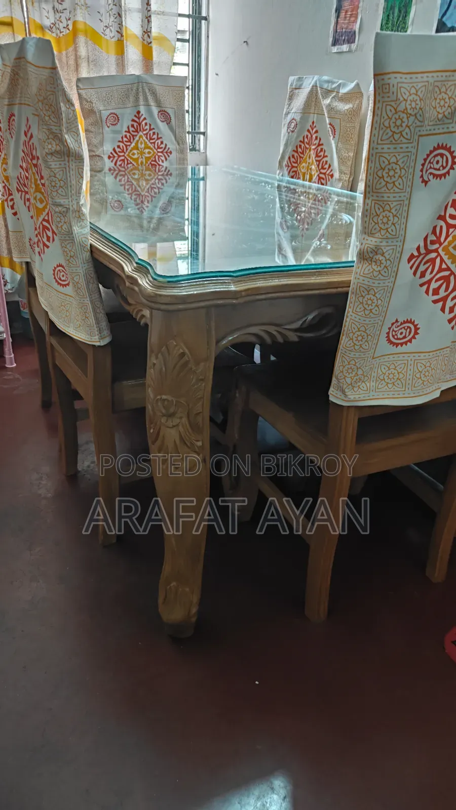 সম্পুর্ন সেগুন কাঠের বানানো ছয়-চিয়ার বিশিষ্ট কিং সাইজ ডাইনিং টেবিল