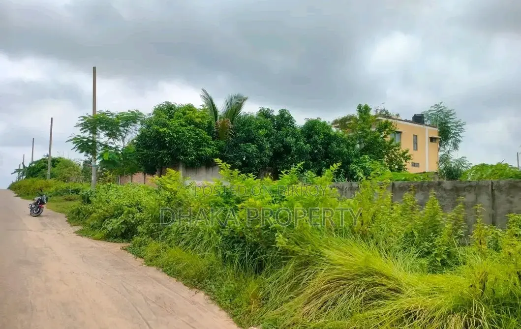 সেক্টর-৫ এ ৩০০ ফুটের কাছে ৫ কাঠা লেক নর্থ