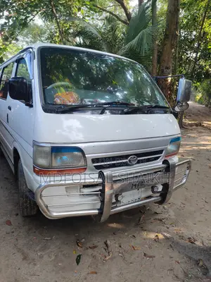 Bus 2003 White