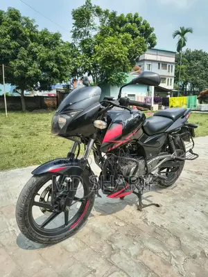 বাজাজ পালসার ১৫০ ২০২১ ব্ল্যাক