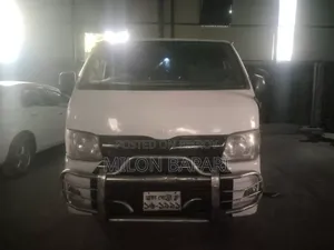 টয়োটা গ্র্যান্ড হাইয়েস ২০০২ সাদা