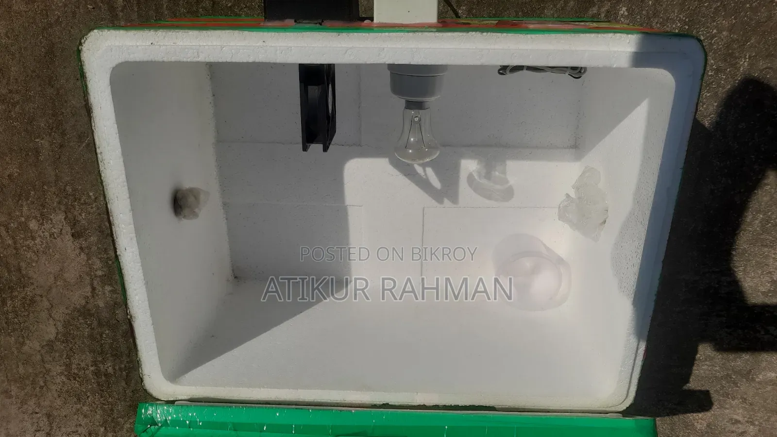 একটি ইনকিউবেটর নতুন মেশিন বিক্রি হবে।