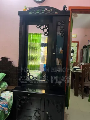 ড্রেসিং টেবিল