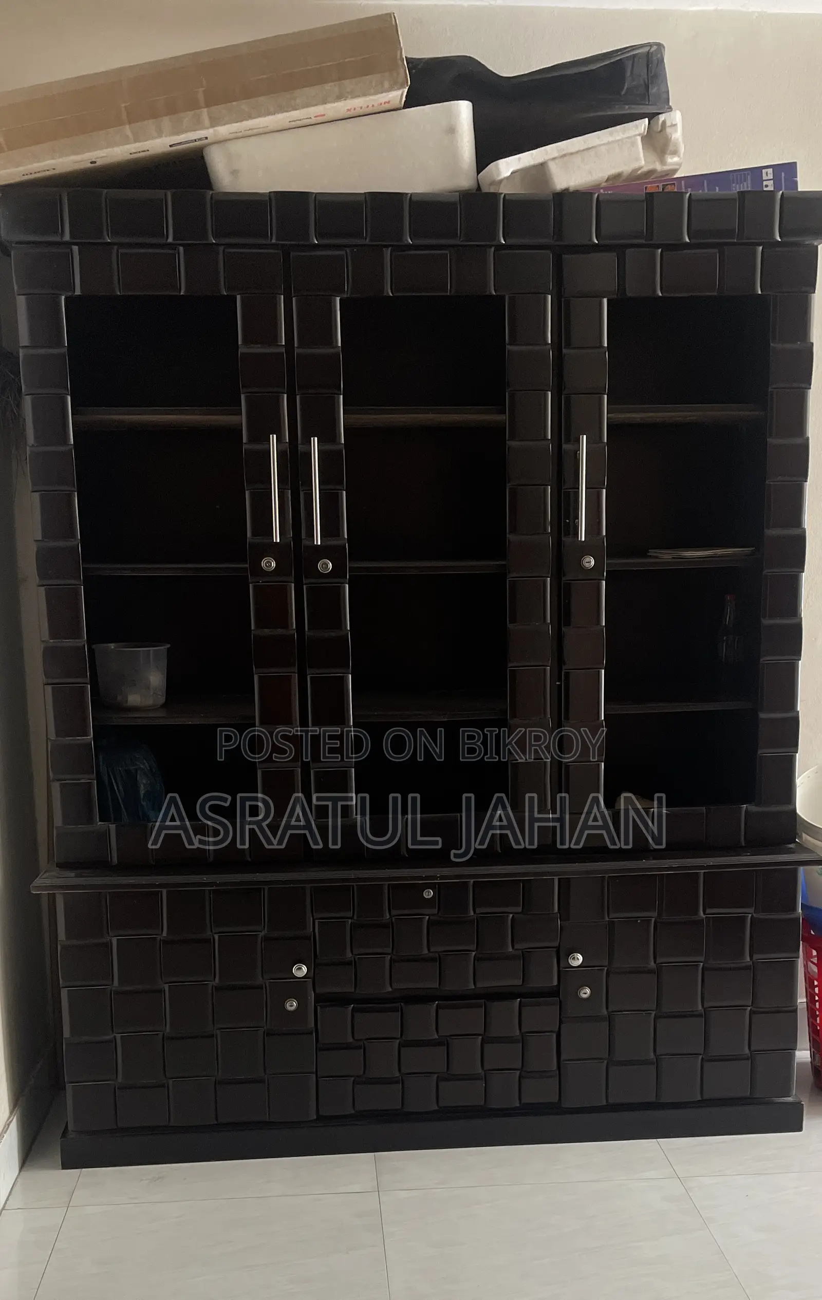 Good quality wooden showcase