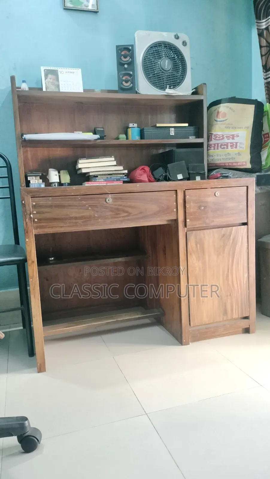 কড়াই কাঠের একটি রিডিং টেবিল বিক্রয় হবে