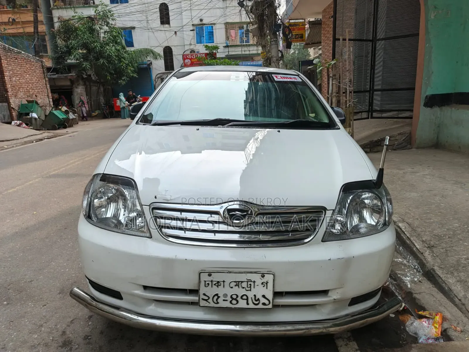 টয়োটা করোল্লা ২০০৩ সাদা