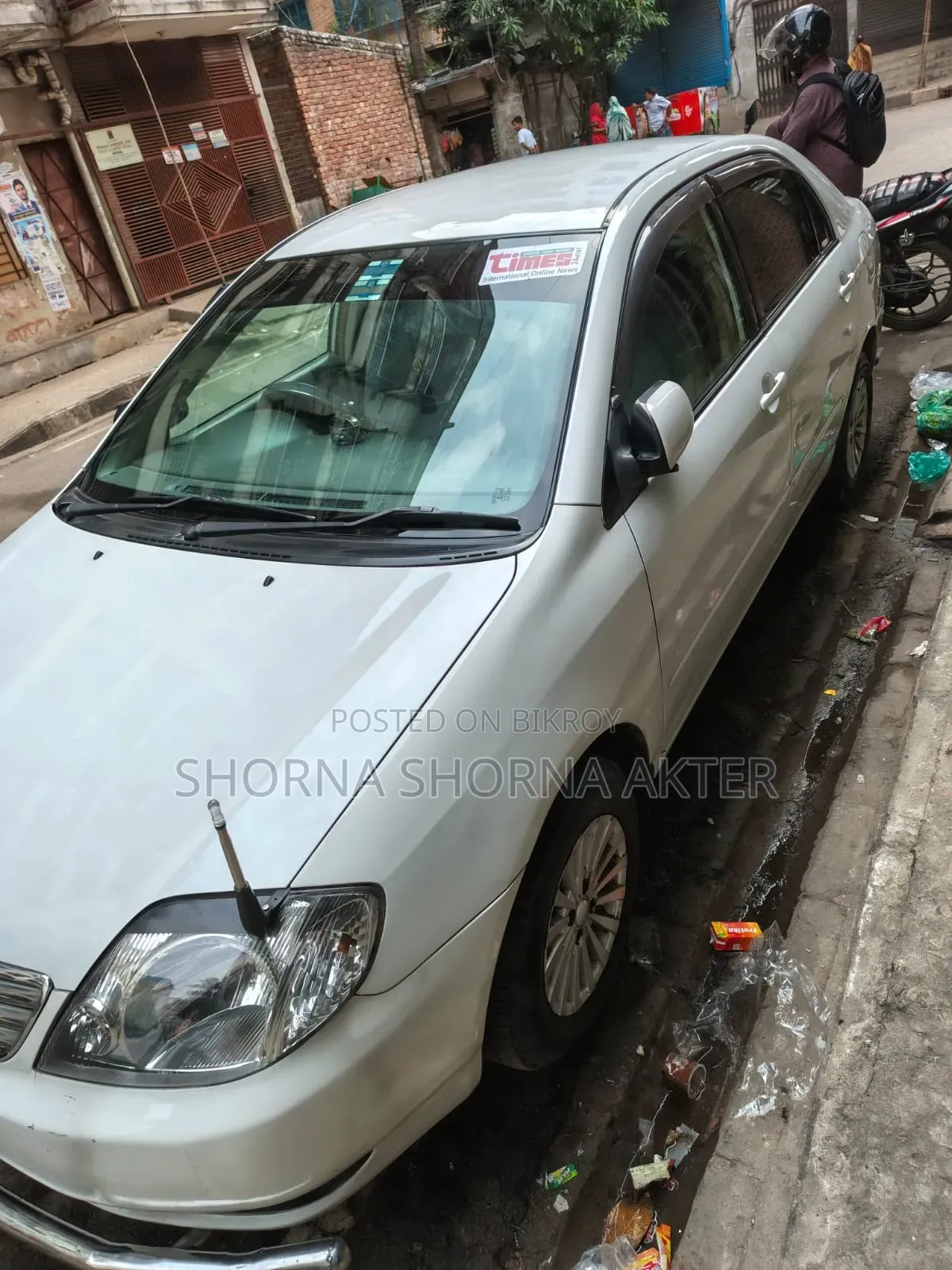 টয়োটা করোল্লা ২০০৩ সাদা