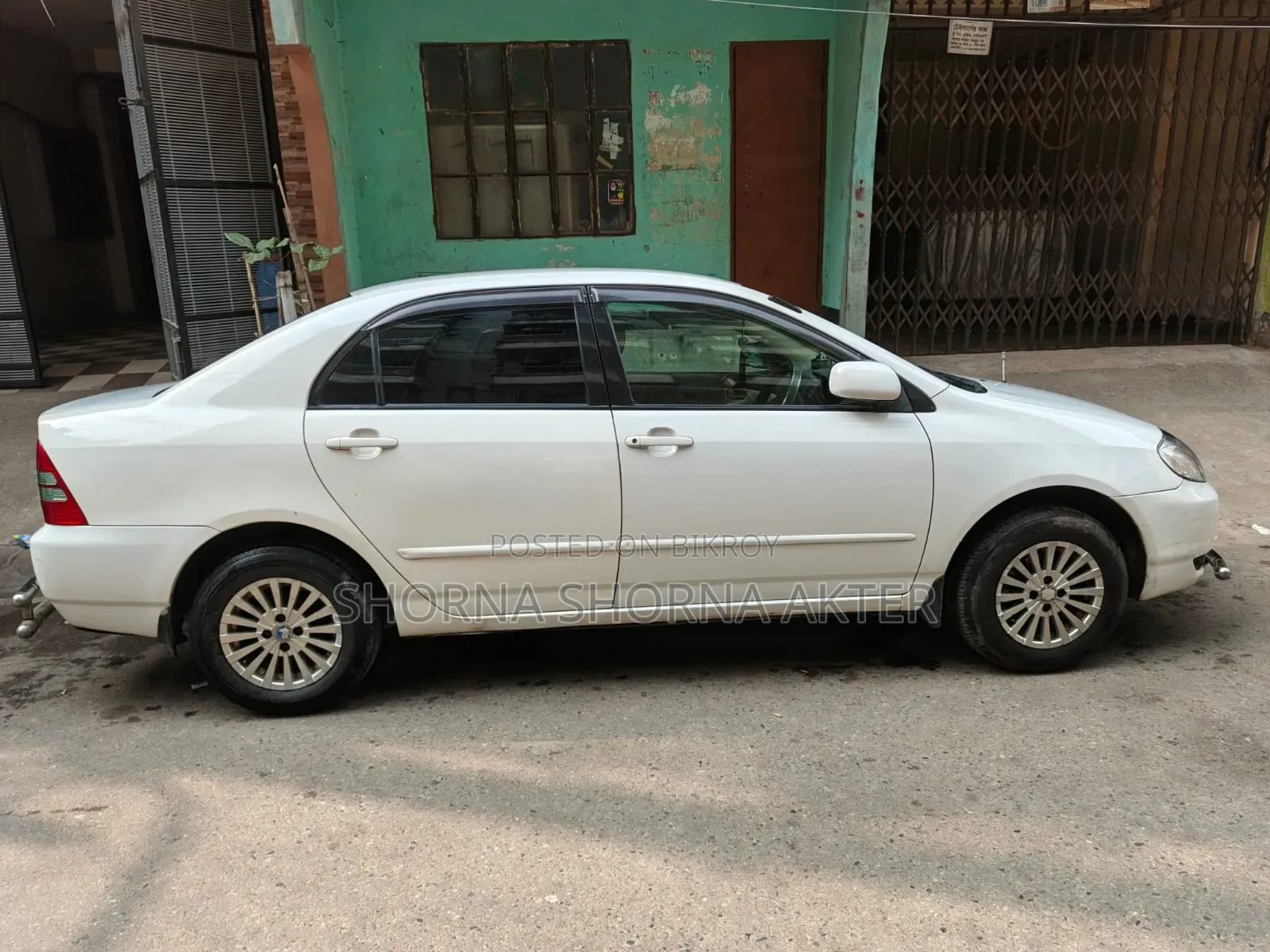 টয়োটা করোল্লা ২০০৩ সাদা
