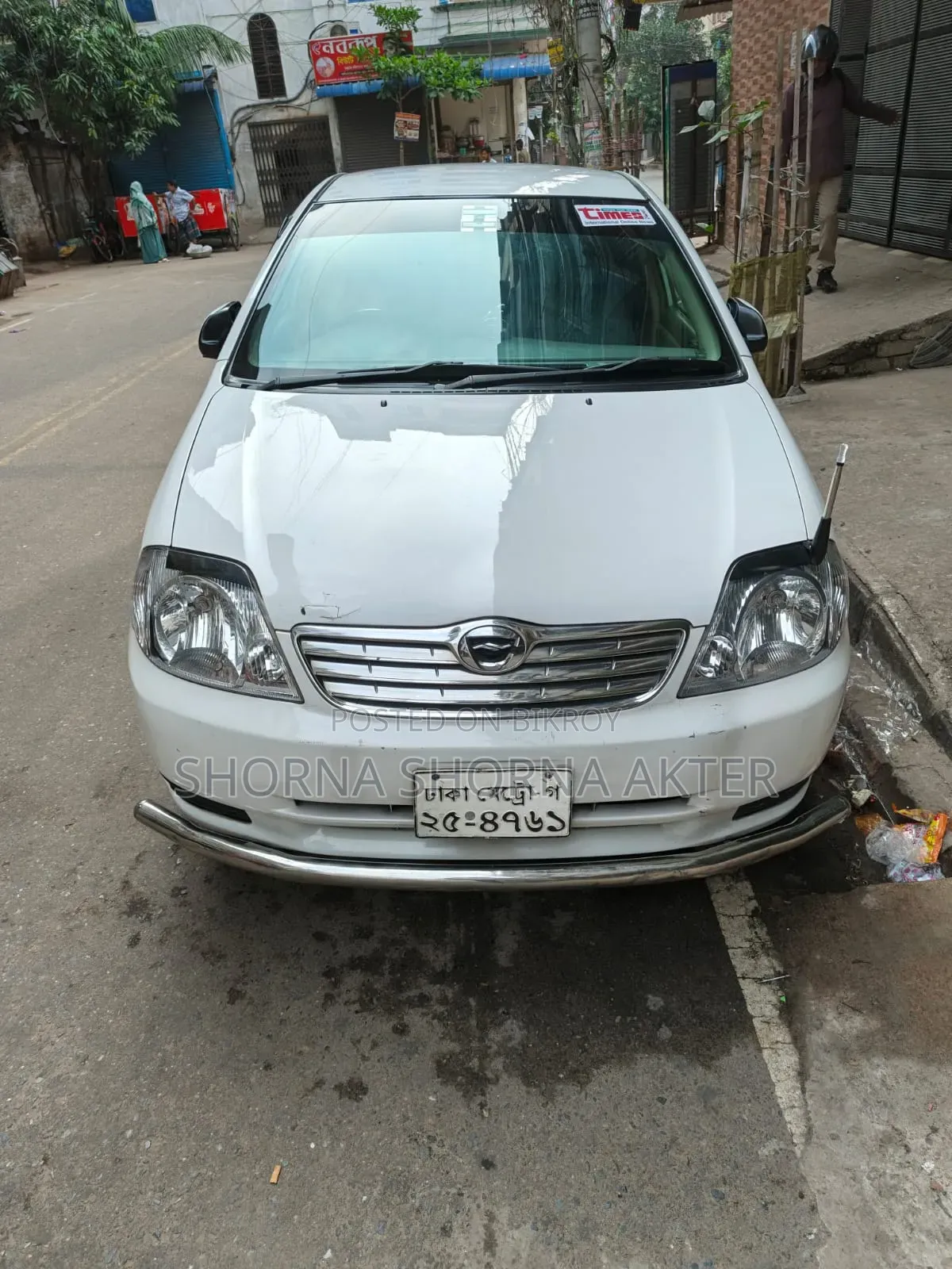 টয়োটা করোল্লা ২০০৩ সাদা