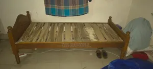 একটি সিঙ্গেল খাট বিক্রি করবো