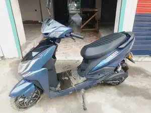 মোটরসাইকেল ২০২৫ নীল
