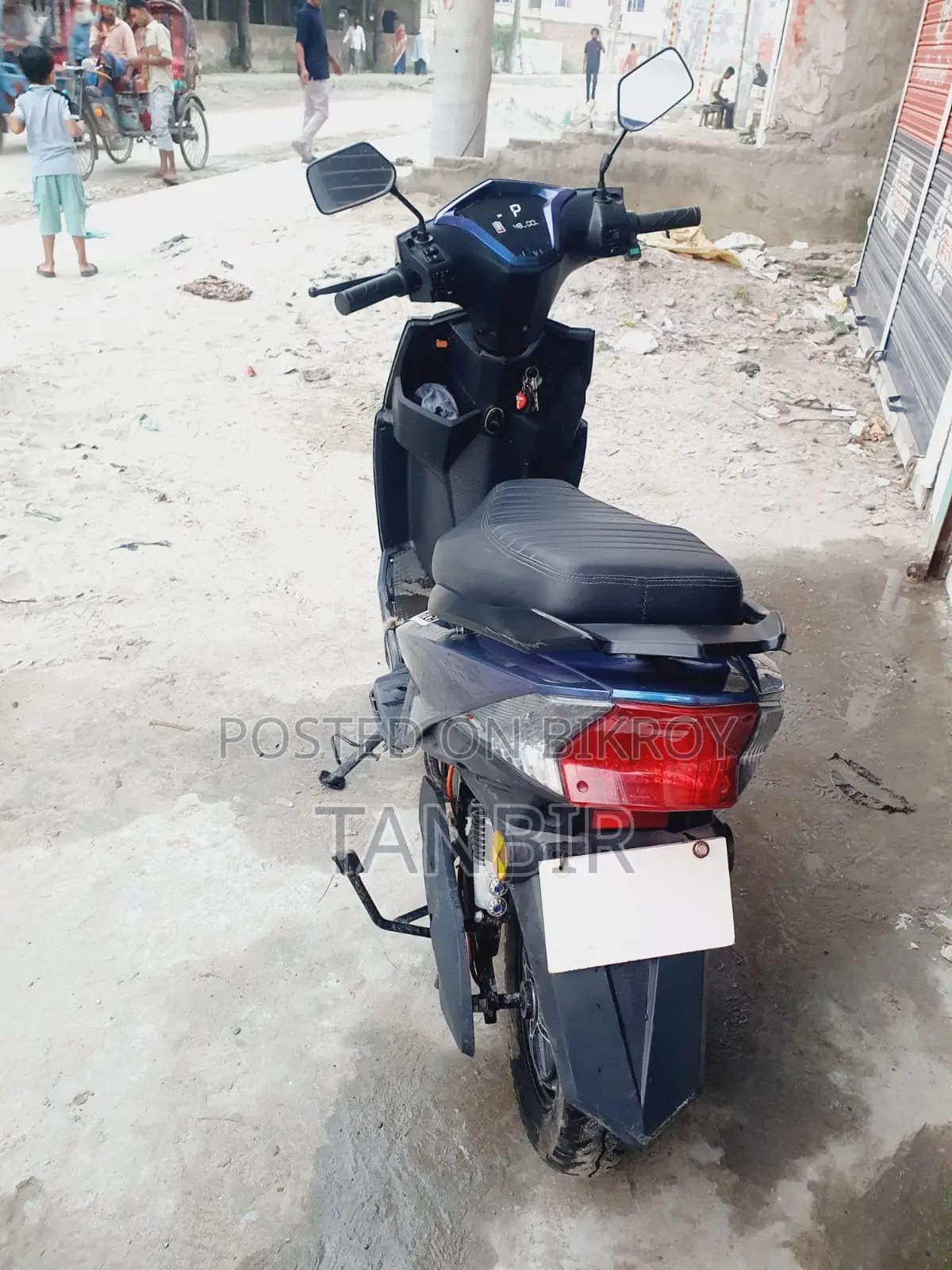 মোটরসাইকেল ২০২৫ নীল