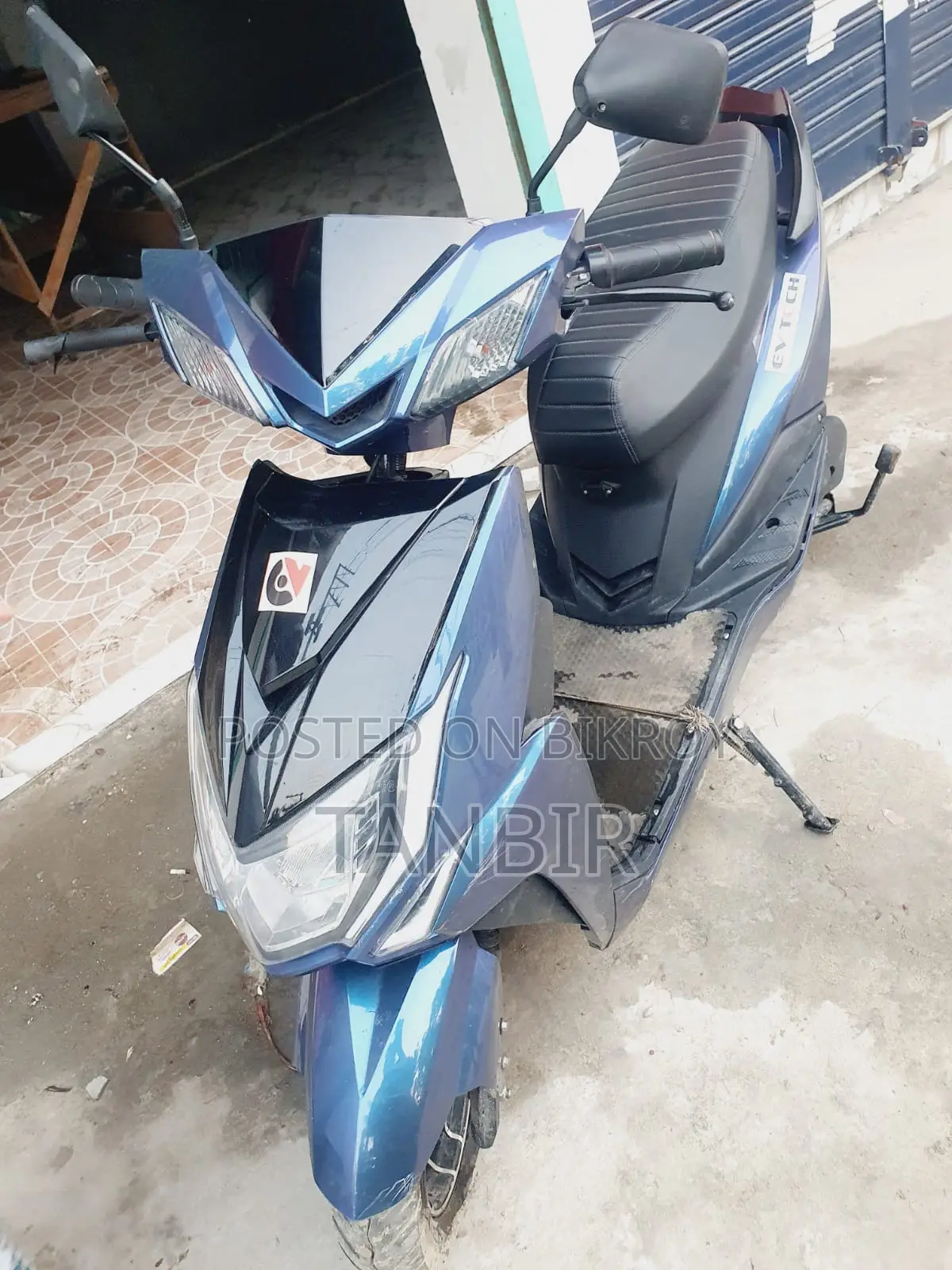 মোটরসাইকেল ২০২৫ নীল