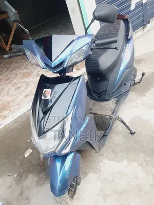 মোটরসাইকেল ২০২৫ নীল