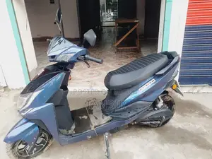 মোটরসাইকেল ২০২৫ নীল