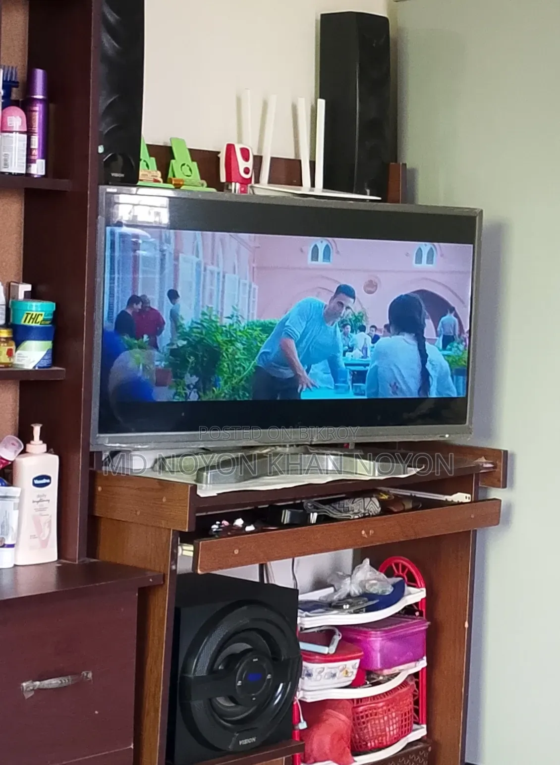 Marcel Smart TV 32, with Vision Box
