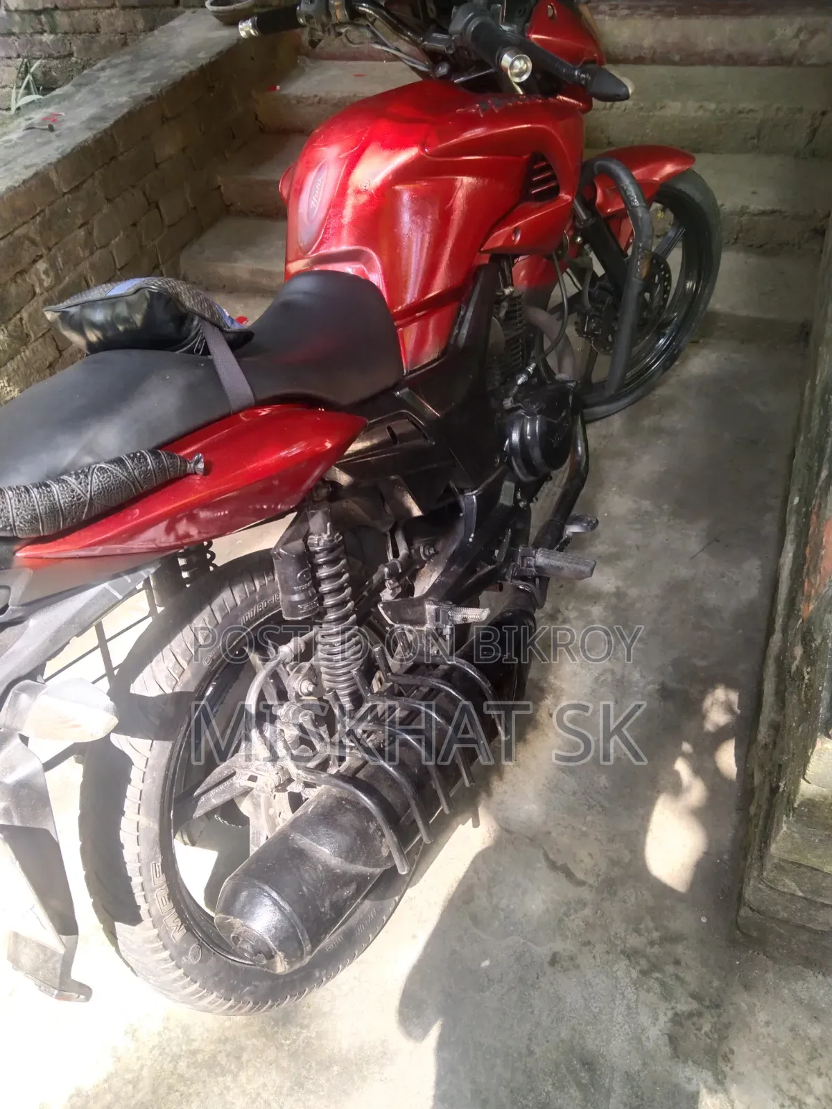হিরো হাংক ২০১৬ লাল