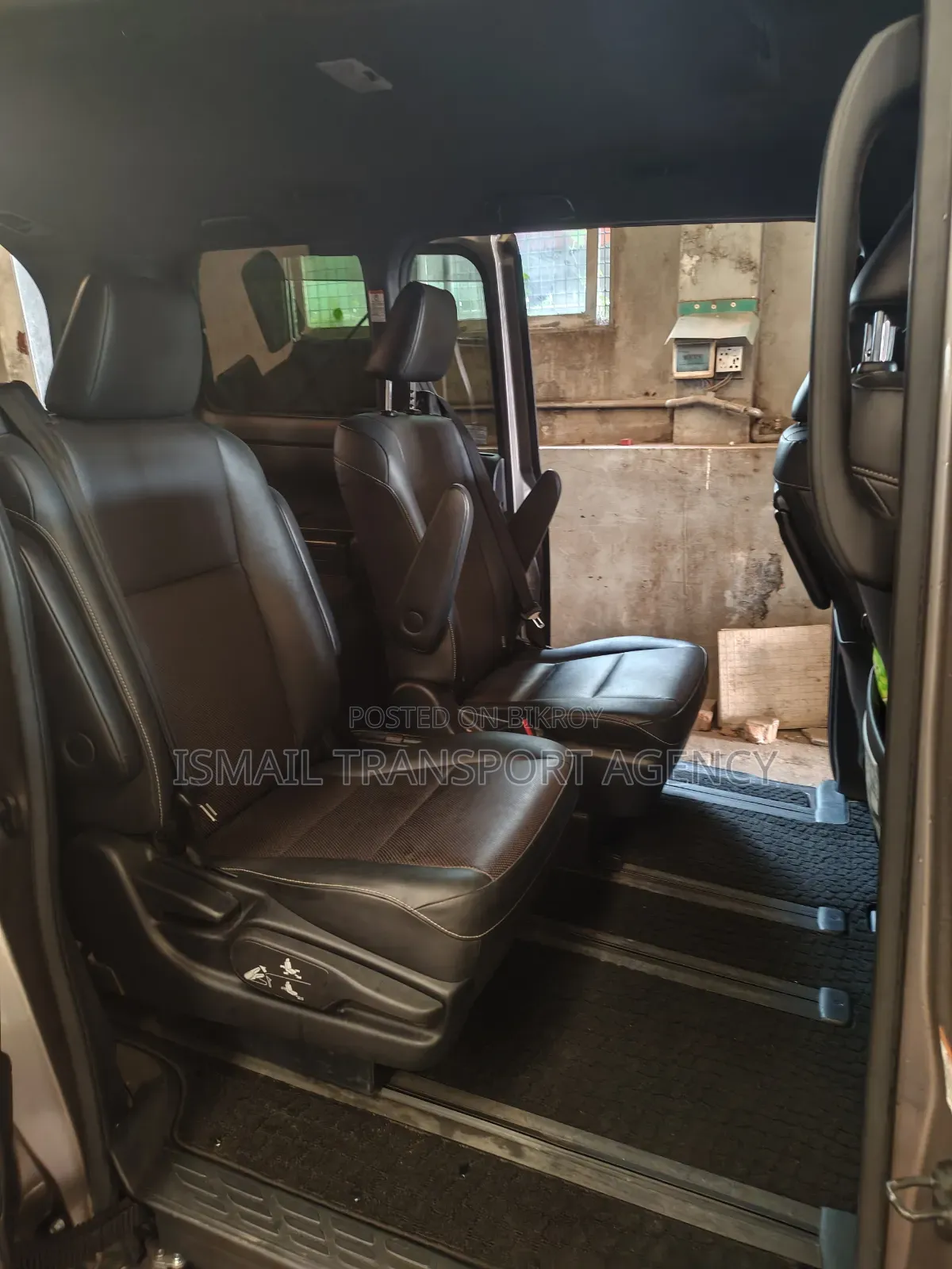Toyota Esquire 1.8 Front-Wheel Drive Hybrid (7 Seater) 2017 Brown