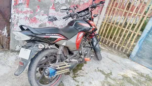 টিভিএস স্ট্রাইকার ১২৫ ২০২৩ লাল