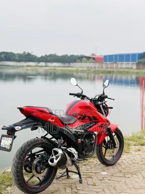 সুজুকি জিক্সার ২০২২ লাল