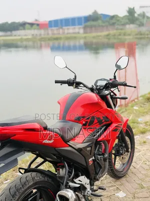 সুজুকি জিক্সার ২০২২ লাল