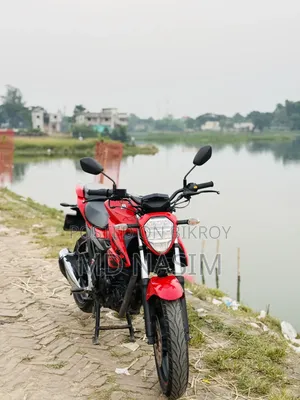 সুজুকি জিক্সার ২০২২ লাল