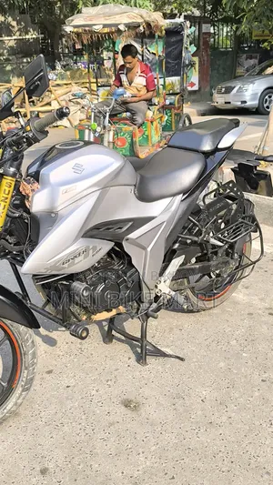 Suzuki Gixxer 2022 Silver