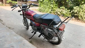 হোন্ডা ২০০৯ লাল