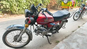 হোন্ডা ২০০৯ লাল