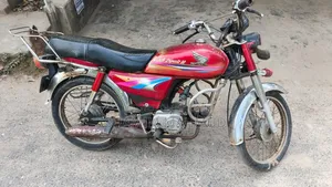 হোন্ডা ২০০৯ লাল
