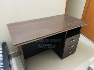 ডেস্কটপ টেবিল