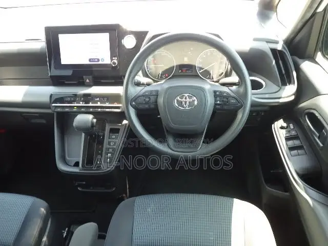 Toyota Noah 2022 Pearl