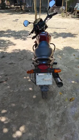 বাজাজ প্ল্যাটিনা ১০০ ২০১৭ রেড