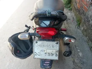 বাজাজ প্লাটিনা ১০০ ২০১৬ হোয়াইট
