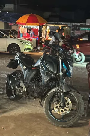 ইয়ামাহা এফজেডএস ভি২ ২০১৯ সিলভার