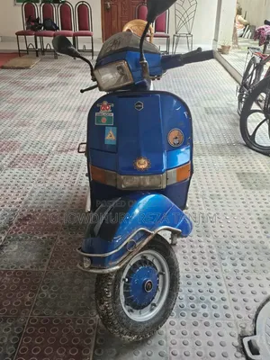 ভেসপা ১৫০ ২০০০ নীল