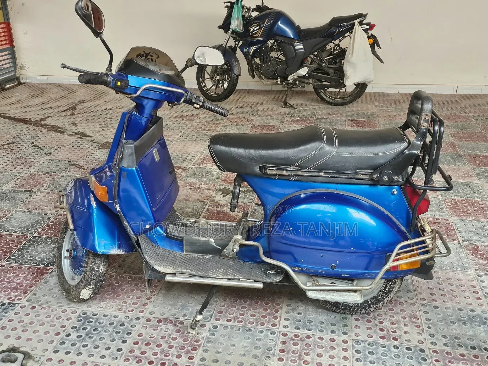 ভেসপা ১৫০ ২০০০ নীল