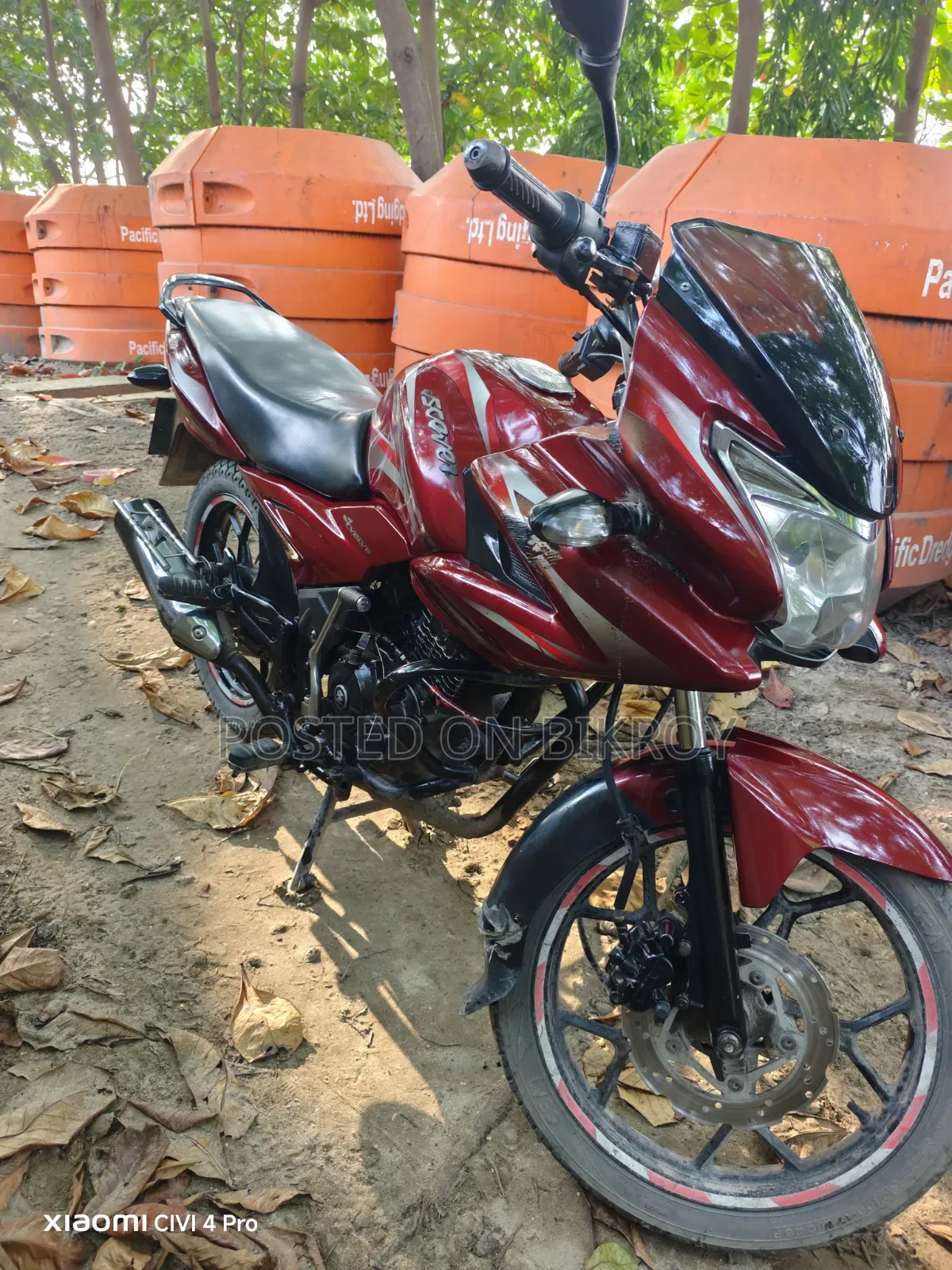 বাজাজ আরই ২০১৬ লাল