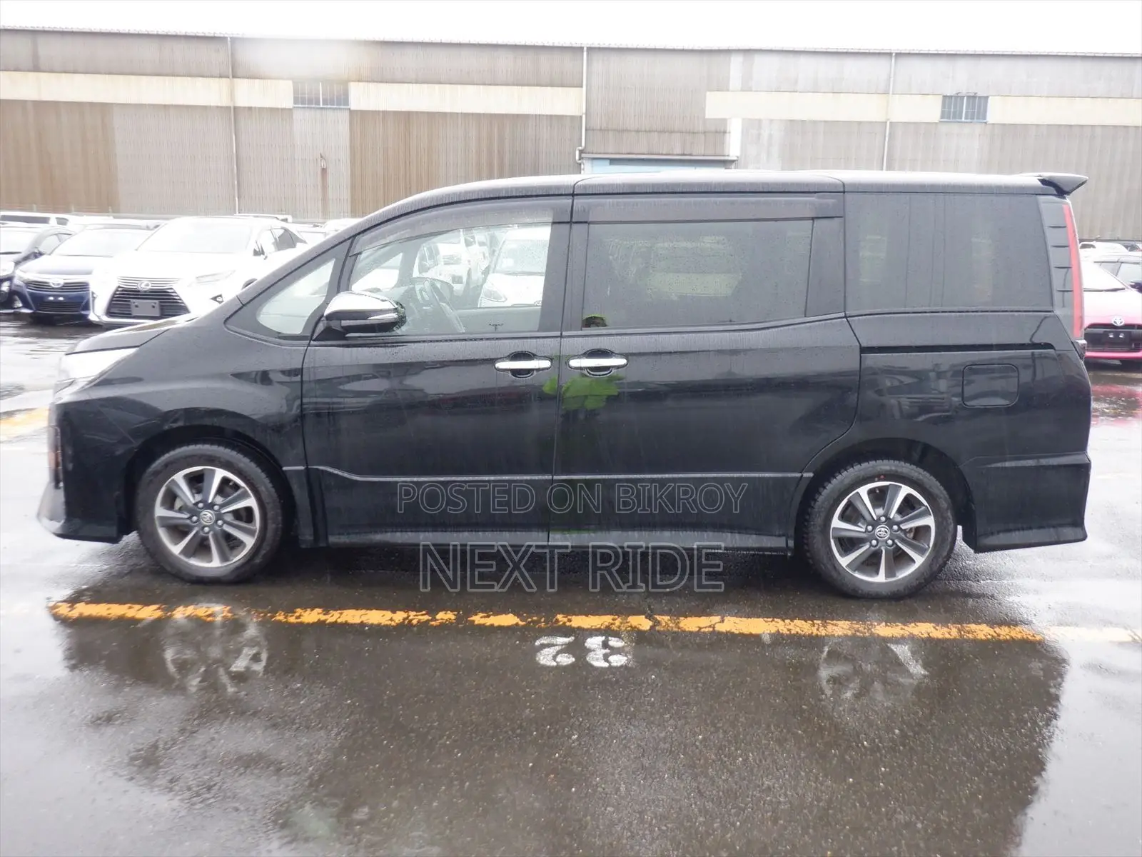 Toyota Noah 2.0 FWD (8 Seater) 2021 Black