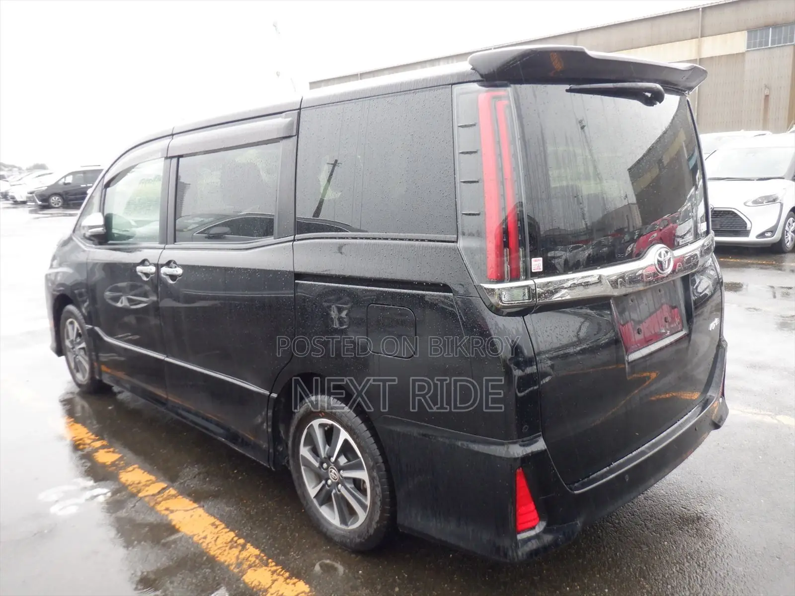Toyota Noah 2.0 FWD (8 Seater) 2021 Black