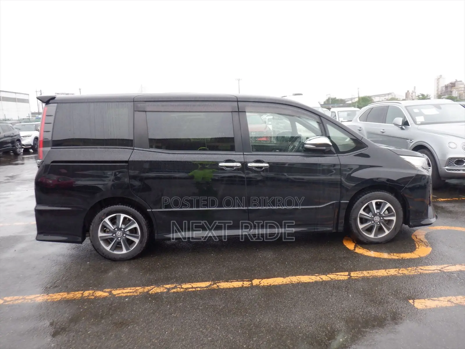 Toyota Noah 2.0 FWD (8 Seater) 2021 Black