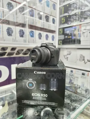 Canon R50 Camera With 18-45mm STM Len's