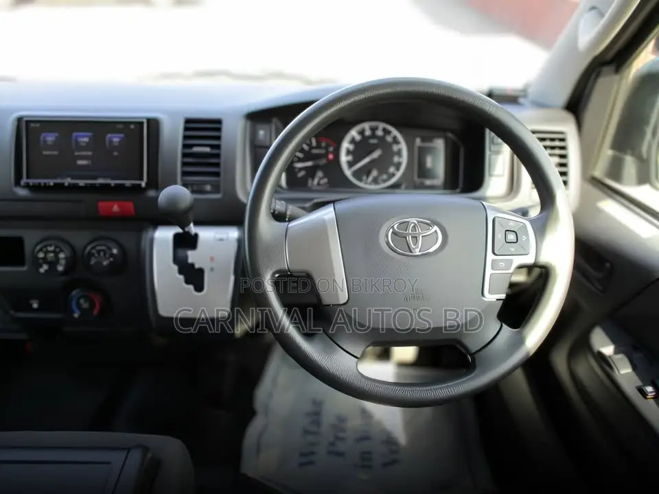 Toyota HiAce 2021 Black