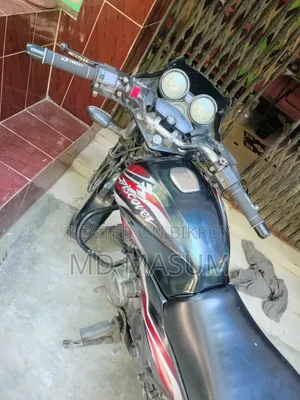 বাজাজ ডিসকভার ১০০ ২০১৮ কালো