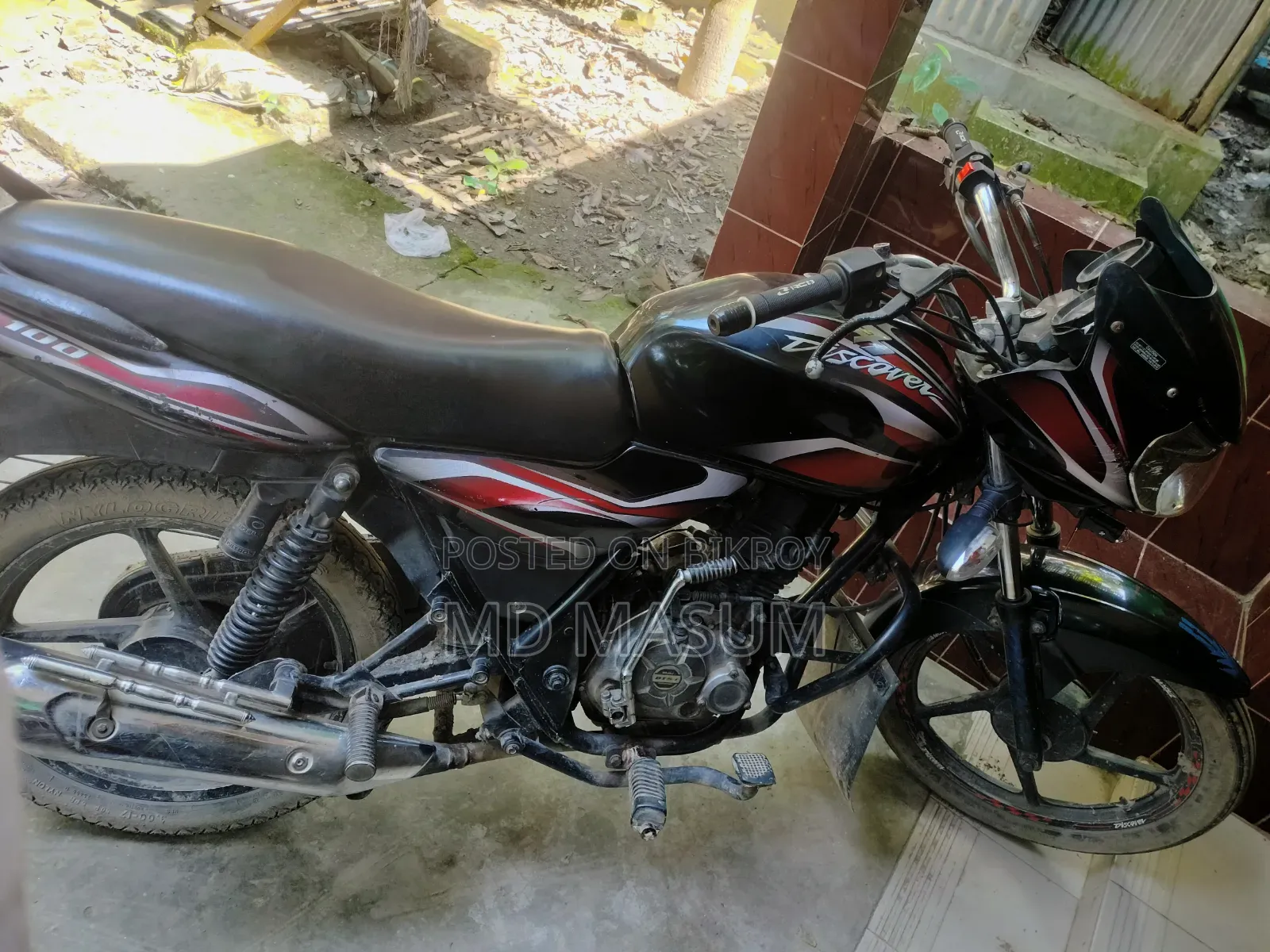 বাজাজ ডিসকভার ১০০ ২০১৮ কালো